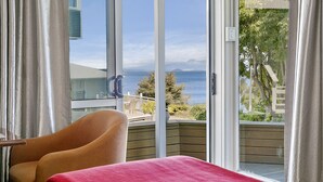 Lakefront Thermal Spa Studio King Bed Ground Floor (partial view) | Strykejern/-brett, wi-fi (inkludert) og sengetøy
