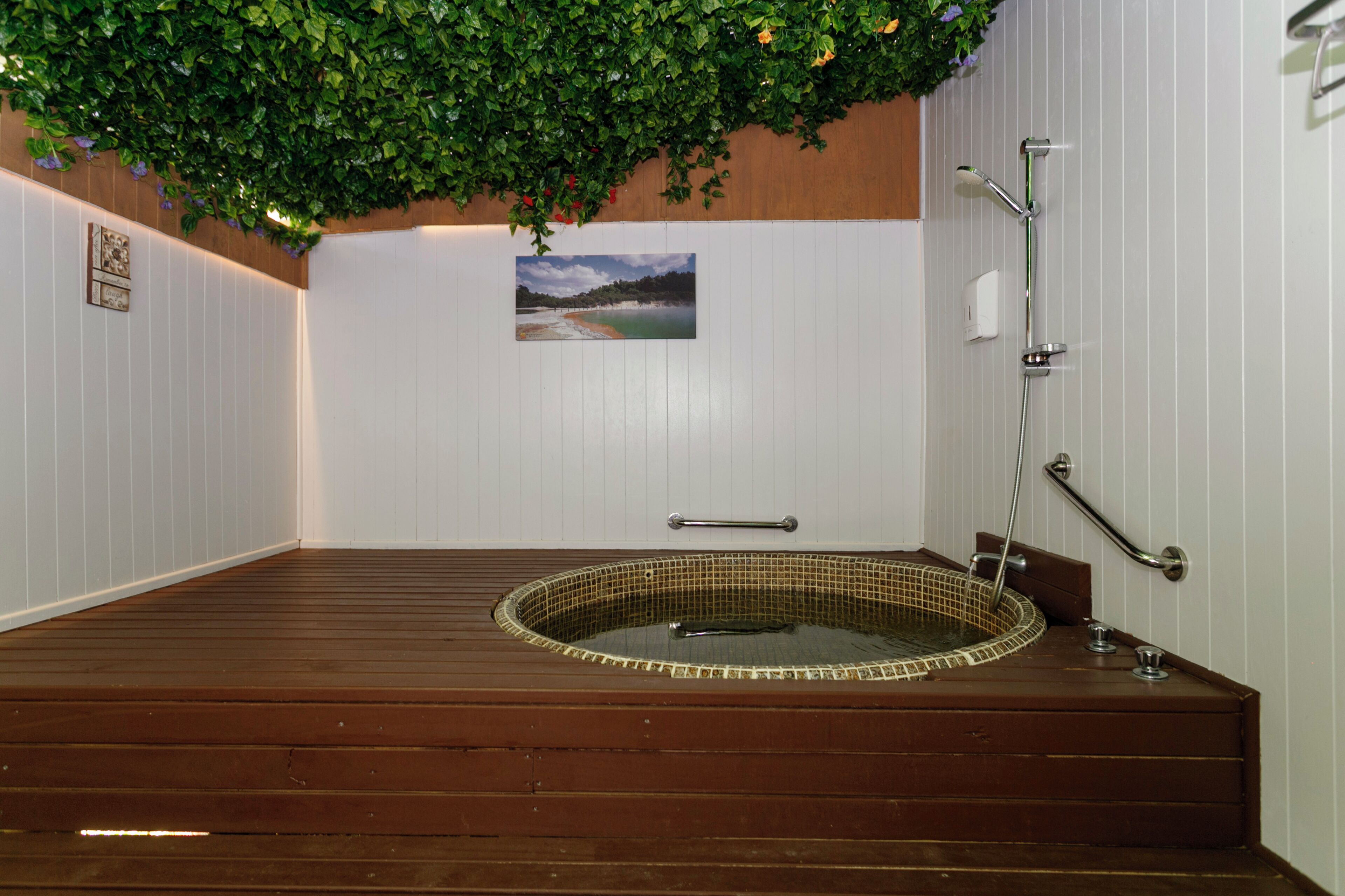 Exclusive Studio Suite, 1 Queen Bed, Hot Tub, Ground Floor