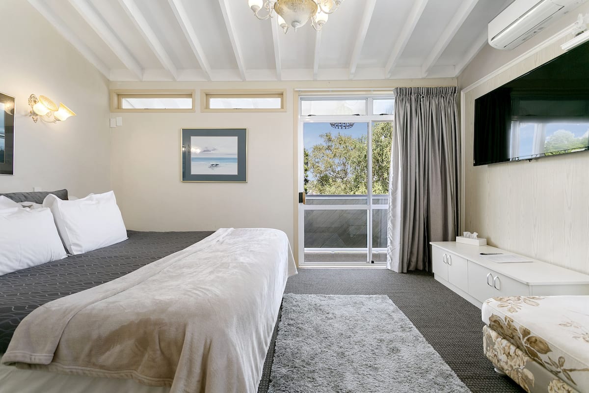 1 Bedroom Super King Suite with Balcony (upper floor no spa)