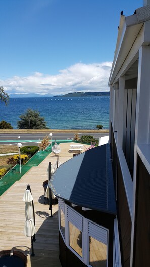 Suite Supérieure, 1 chambre, balcon, vue partielle sur le lac | Vue depuis le balcon