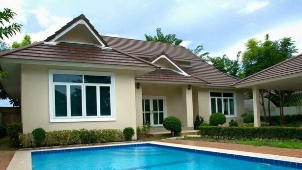 A two-story house with a swimming pool in front. - Pattaya Longstay Village 3 (Bang Lamung)