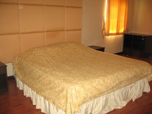3-Bedroom House (Pattaya Rose) | 3 makuuhuonetta, pimennysverhot, lisävuoteet, ilmainen Wi-Fi