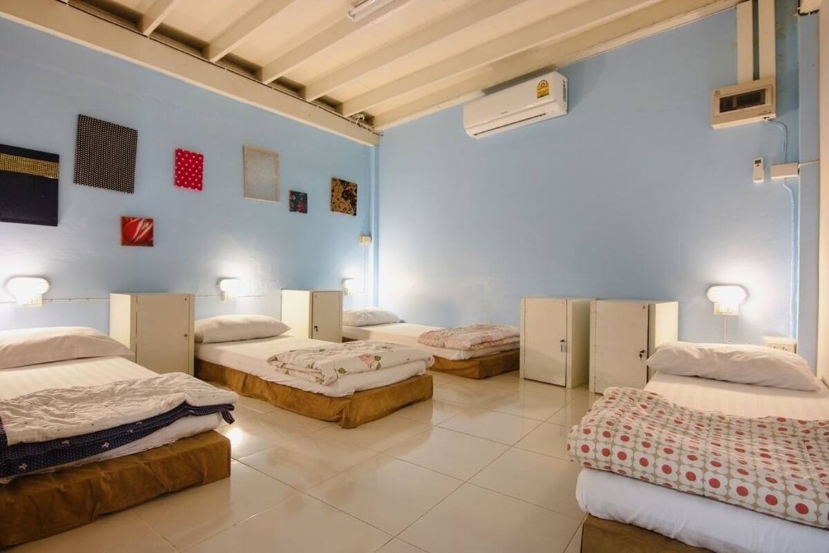 Shared Dormitory, Women only