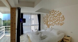 Entire House | 6 bedrooms, iron/ironing board, rollaway beds, free WiFi