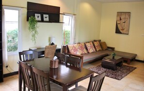 Flat-screen TV - Kirinakara Pool Villa (Hua Hin)