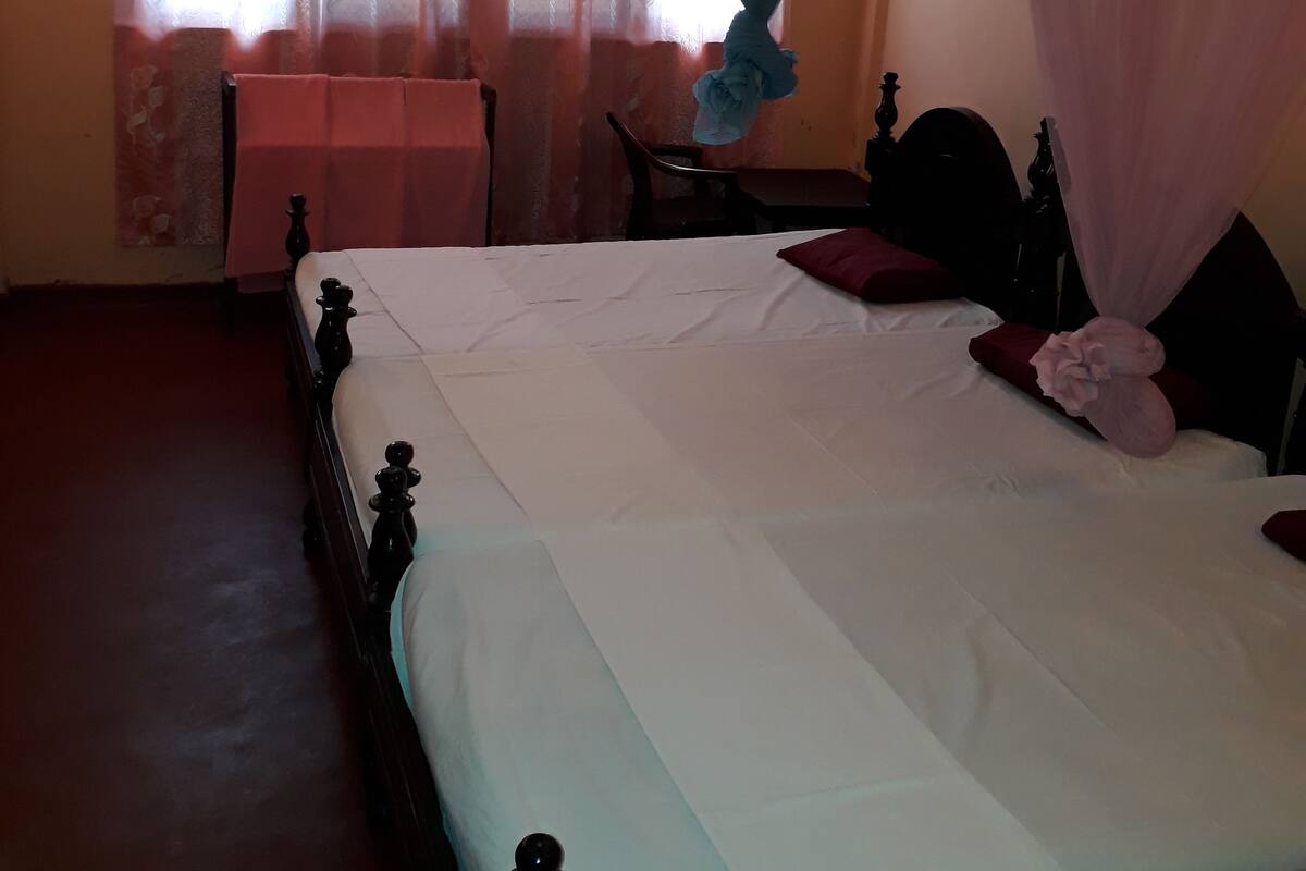 Standard Triple Room, 1 Bedroom | Meja, Wi-fi percuma