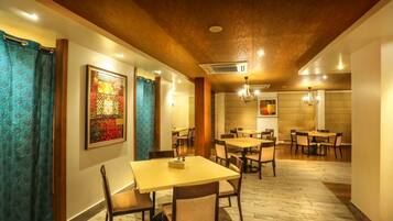 Dagelijks ontbijtbuffet (OMR 3 per persoon)