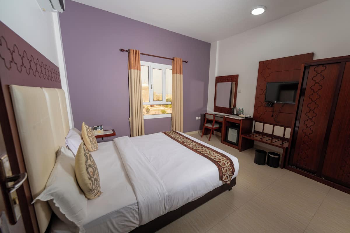 2 bedrooms, premium bedding, down duvets, in-room safe