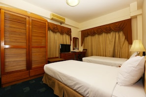 Deluxe Twin Room | 1 bedroom, minibar, in-room safe, desk