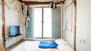 Double Room (Chrysanthemum) - 1928 Suimmaru Hanok Guesthouse (Jeonju)