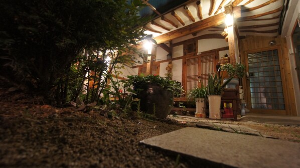 Property grounds - 1928 Suimmaru Hanok Guesthouse (Jeonju)