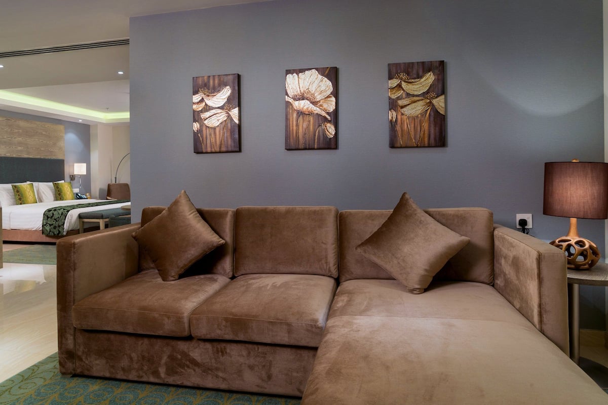 frette italian sheets, premium bedding, memory-foam beds, minibar