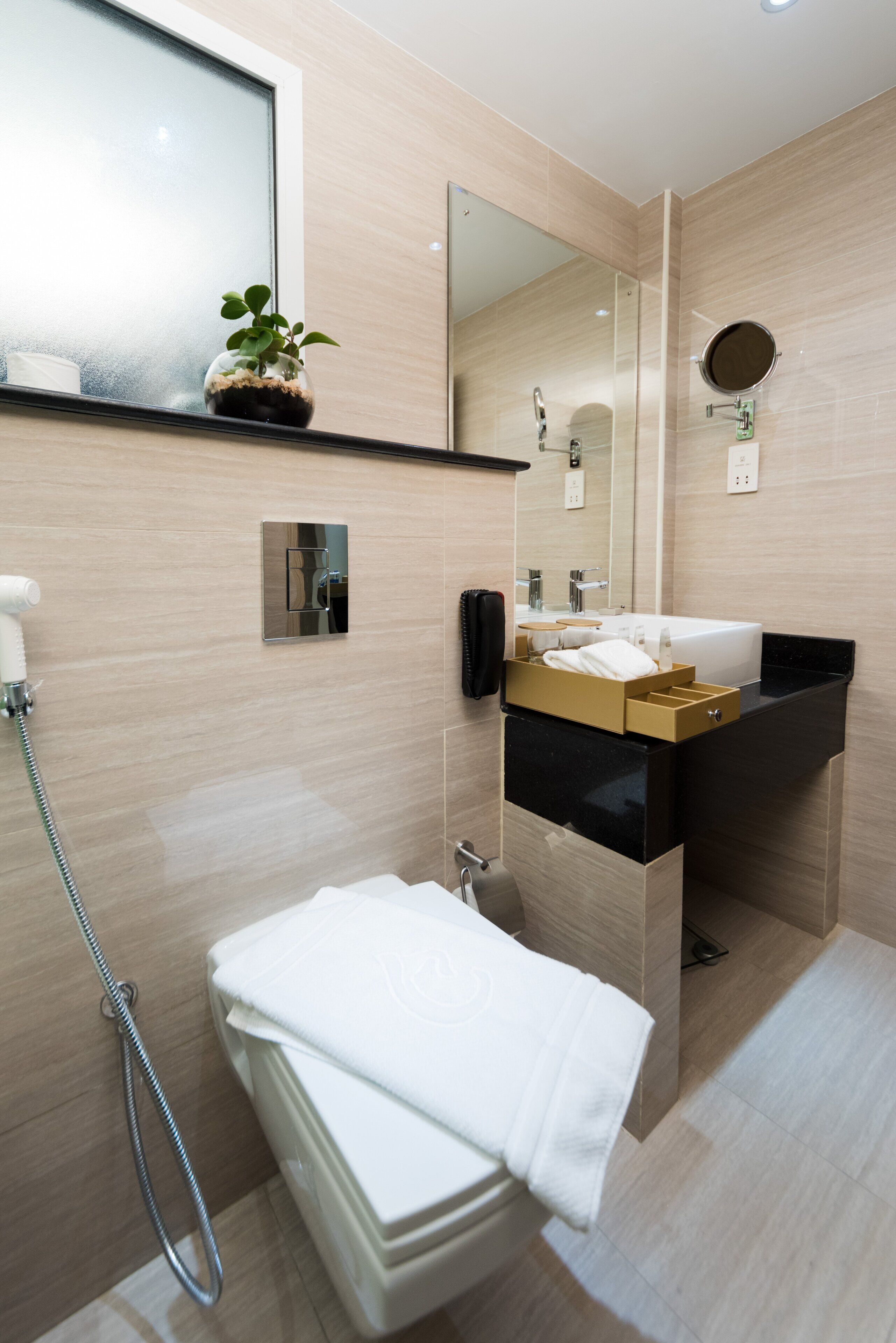 shower, rainfall showerhead, free toiletries, hair dryer