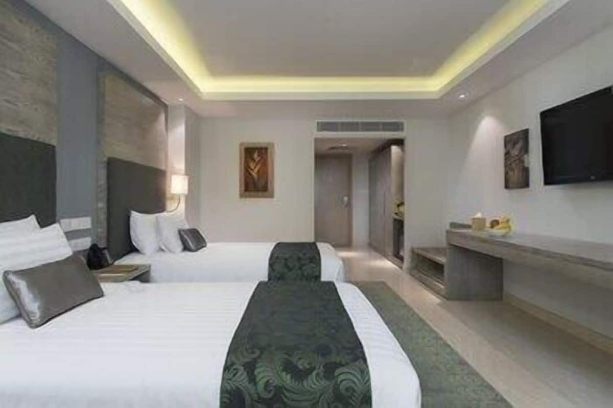 Frette Italian sheets, premium bedding, memory foam beds, minibar