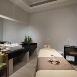 Espace de soins pour les couples, bain à remous, soins corporels