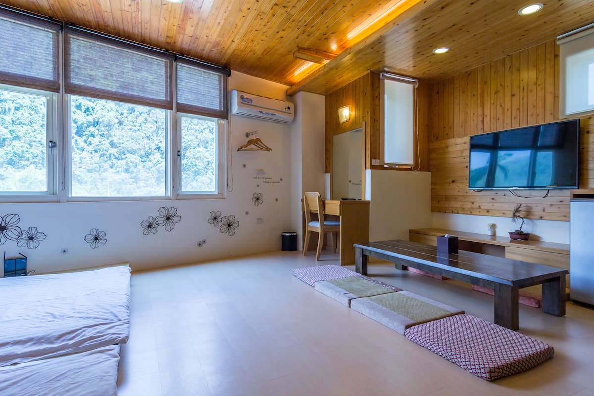 Family Quadruple Room | Blackout curtains, rollaway beds, free WiFi