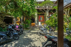 Bãi đậu xe tự phục vụ miễn phí