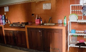 Free daily local cuisine breakfast - Lagas Hostel (Ubud)