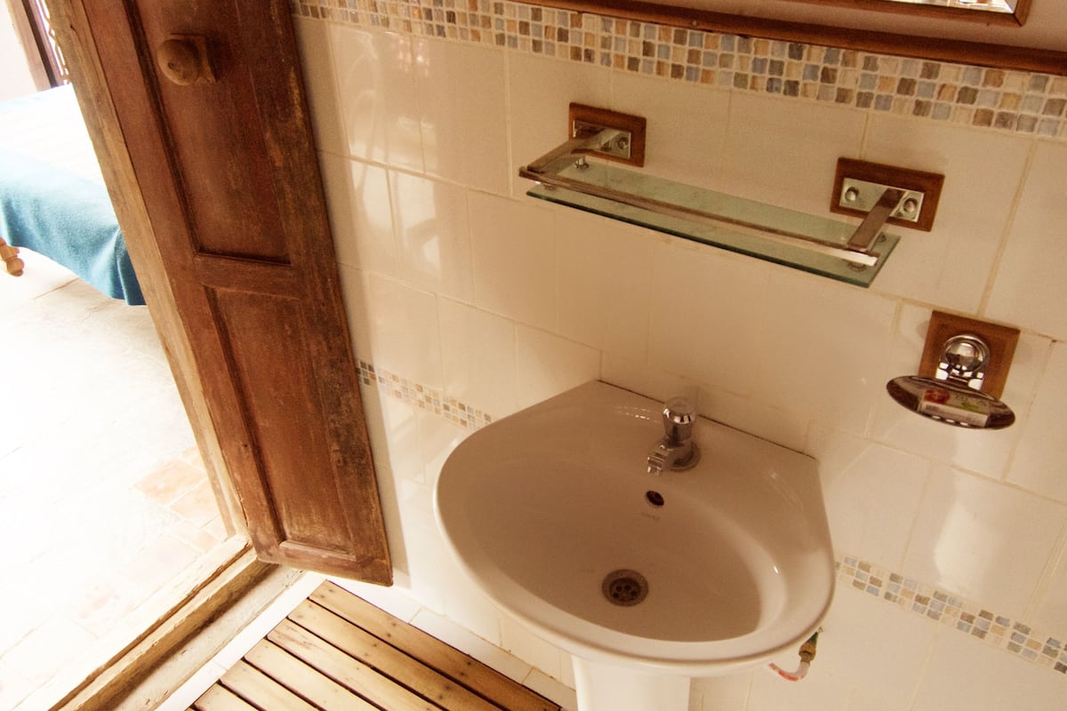 superior double room, 1 bedroom | bathroom | shower, free toiletries, slippers, towels