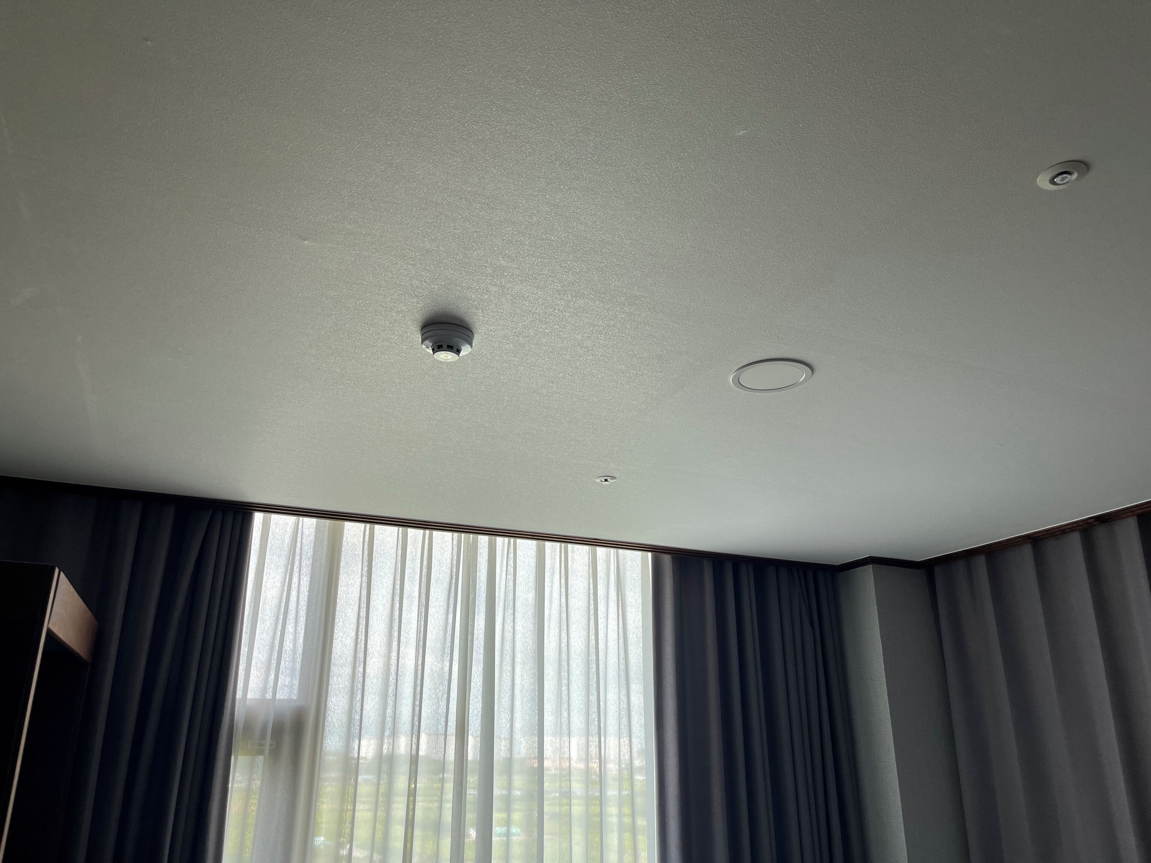 deluxe twin room with breakfast. floor heating | blackout curtains, iron/ironing board, free wifi, bed sheets