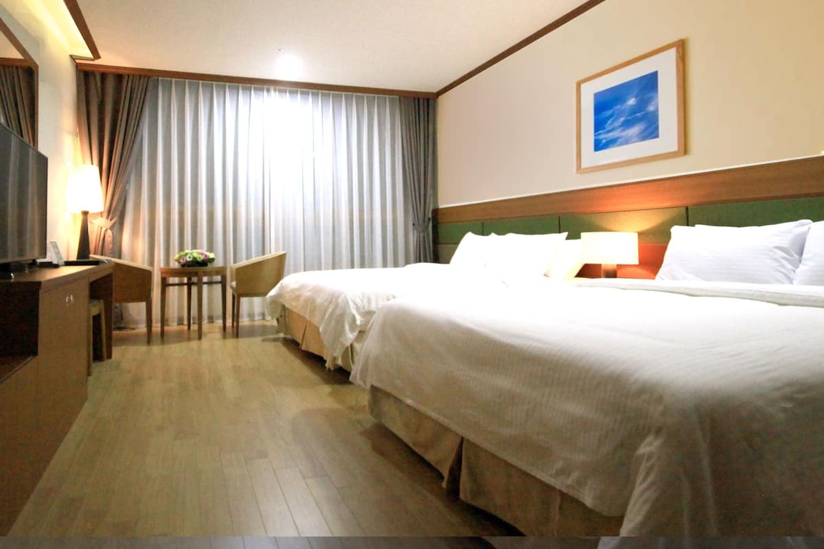 Cortinas blackout, tabla de planchar con plancha y wifi gratis