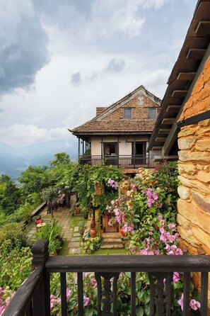 Terrace/patio - The Famous Farm (Bidur)