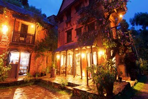 Terrace/patio - The Famous Farm (Bidur)