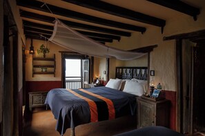 Habitación estándar con 1 cama matrimonial o 2 individuales, 1 habitación, vista al valle | Escritorio, wifi gratis y ropa de cama 