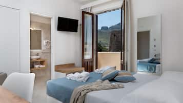 Camera Superior con letto matrimoniale o 2 letti singoli, balcone | Biancheria da letto di alta qualità, copriletto in piuma, minibar