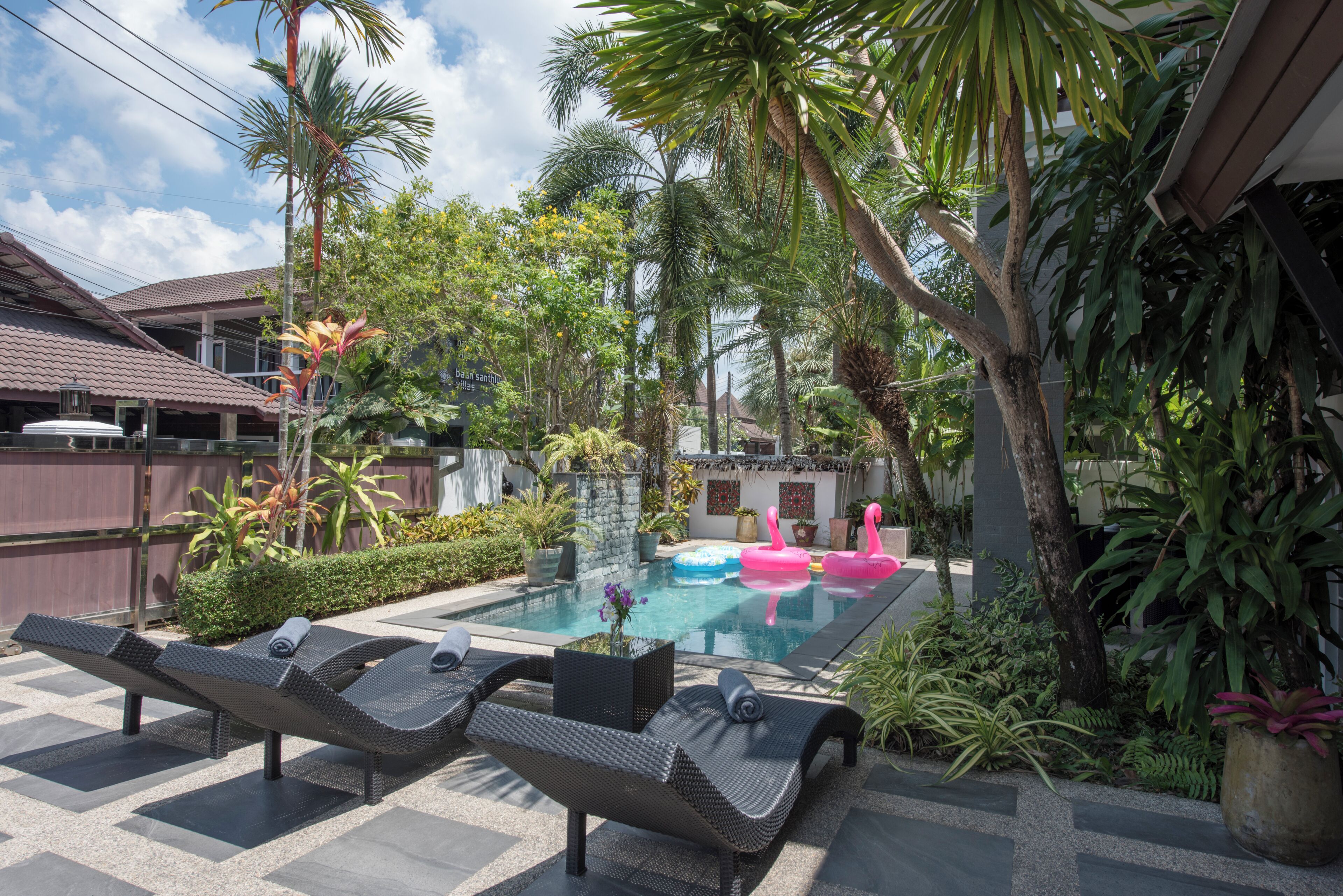 Deluxe-huvila, 3 makuuhuonetta, näköala uima-altaalle, uima-altaan luona | Terassi/patio