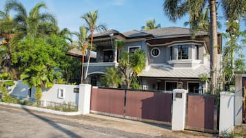 Deluxe Villa, 3 Bedrooms, Pool View, Poolside | Street view