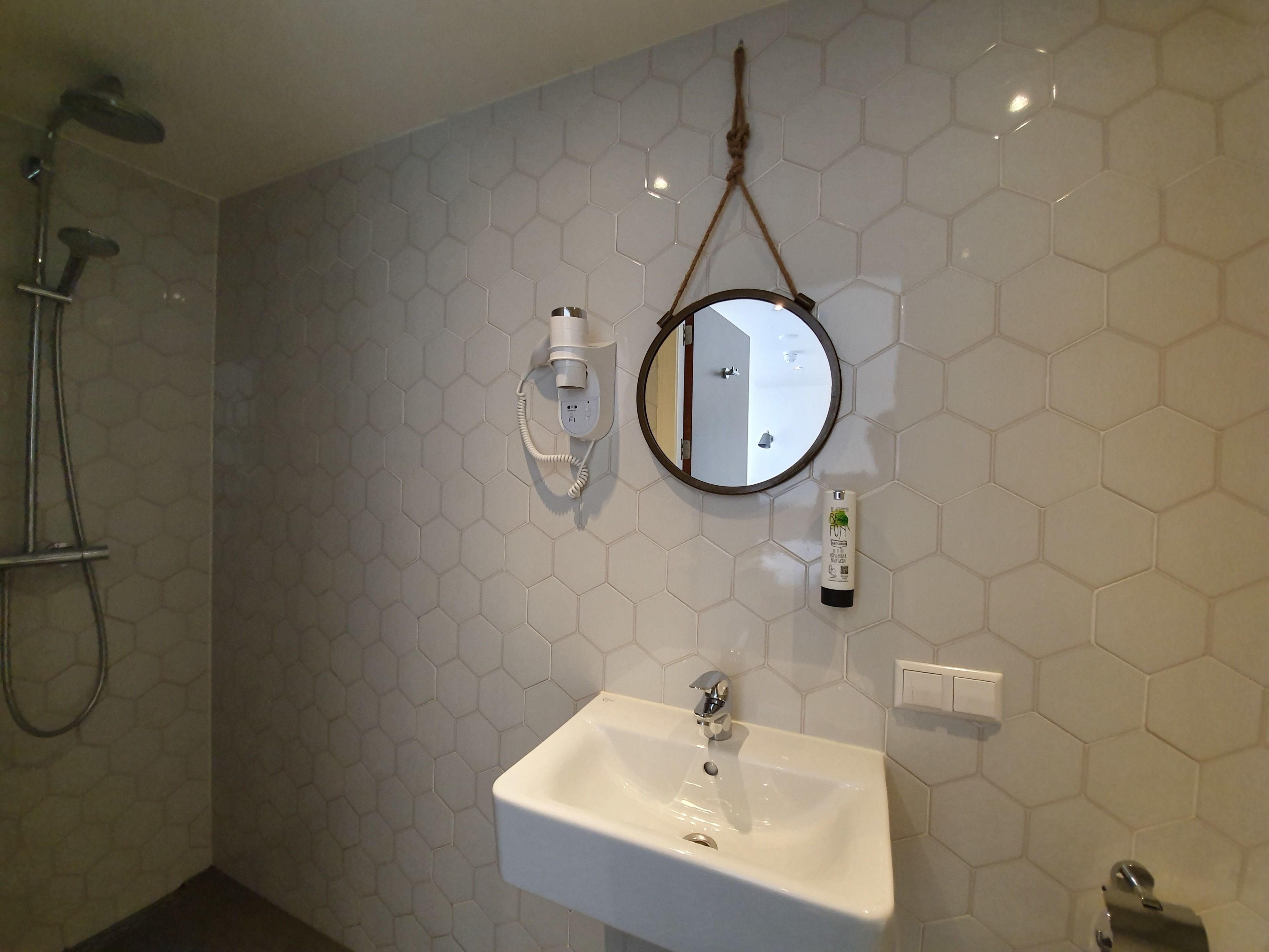 shower, free toiletries, hair dryer, towels