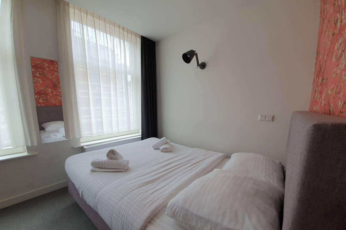 Economy Double Room | In-room safe, WiFi (free)
