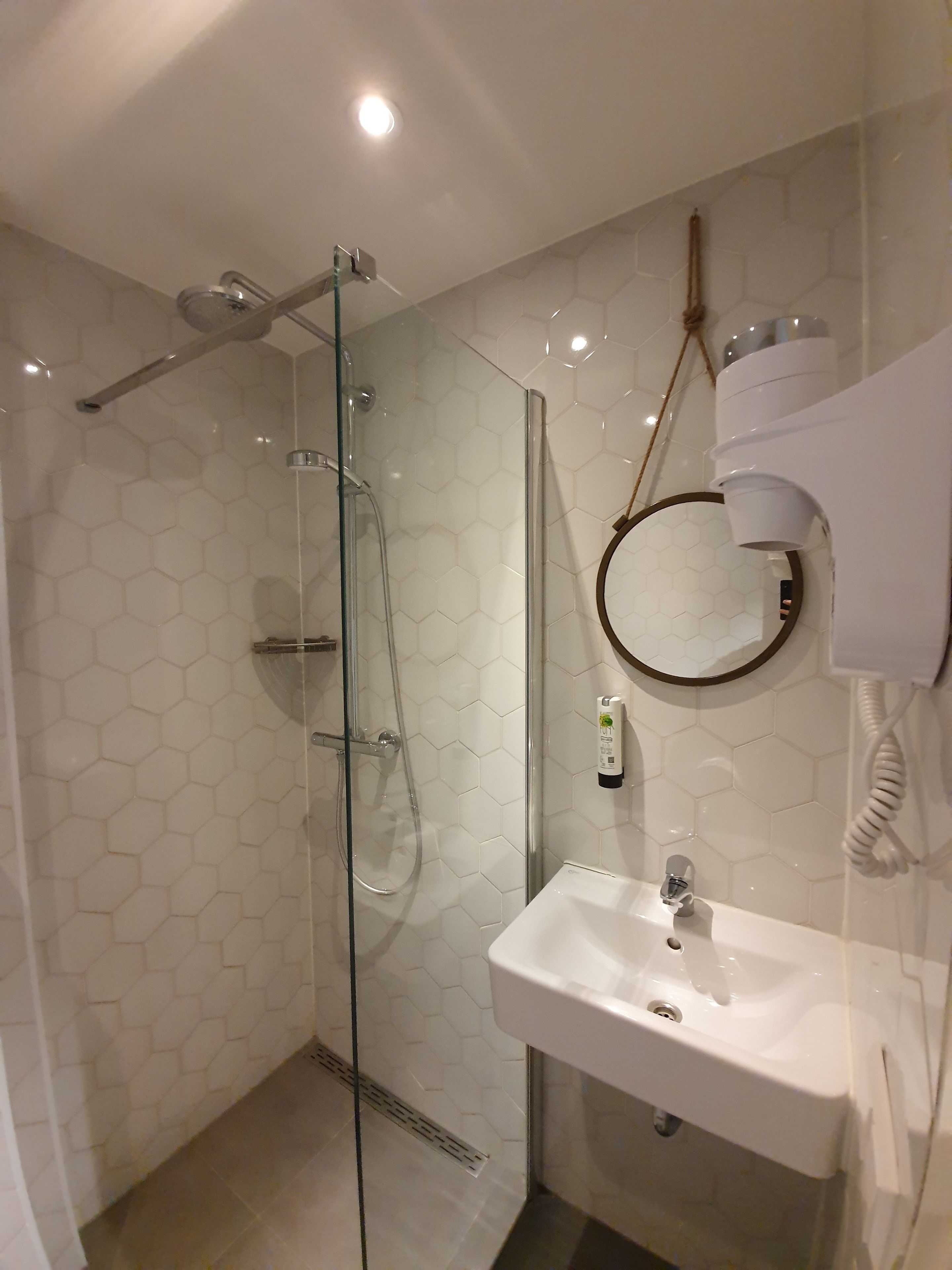 shower, free toiletries, hair dryer, towels