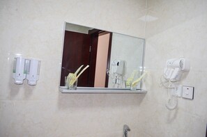 Bathroom - Chinese Business Hotel (Kampala)