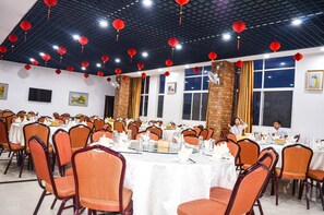 Breakfast, lunch and dinner served - Chinese Business Hotel (Kampala)