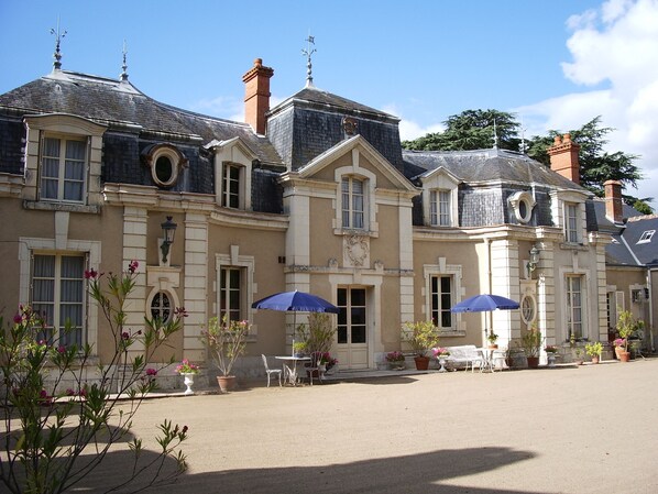 Courtyard - Château de Colliers (Muides-sur-Loire)