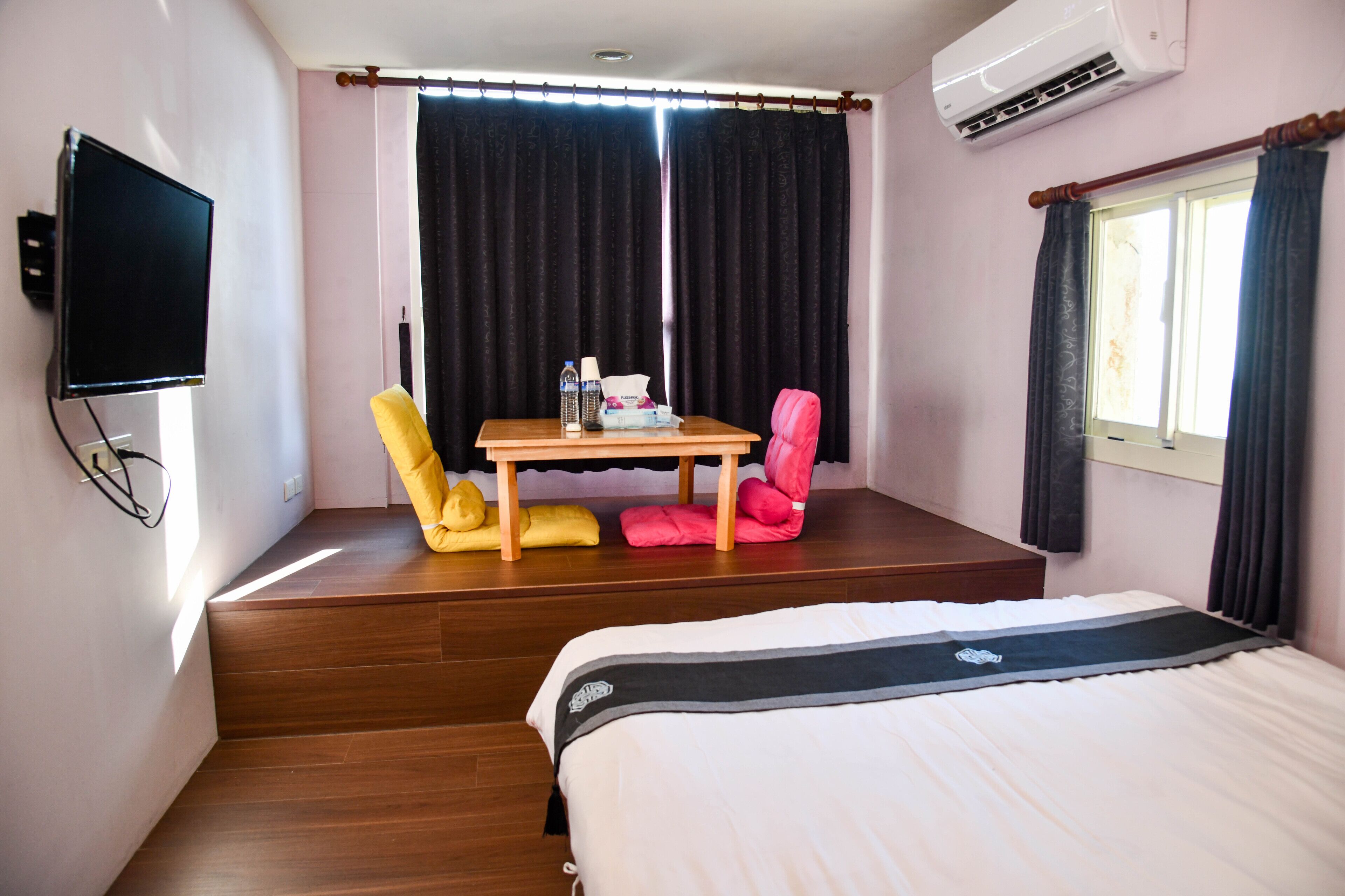 デラックス ダブルルーム | 防音設備、可動式ベッド、WiFi (無料)、ベッドシーツ