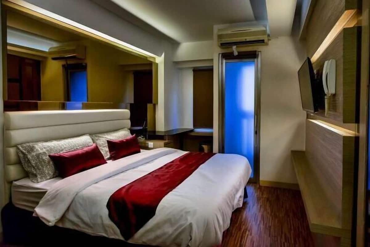 Desk, free WiFi, bed sheets