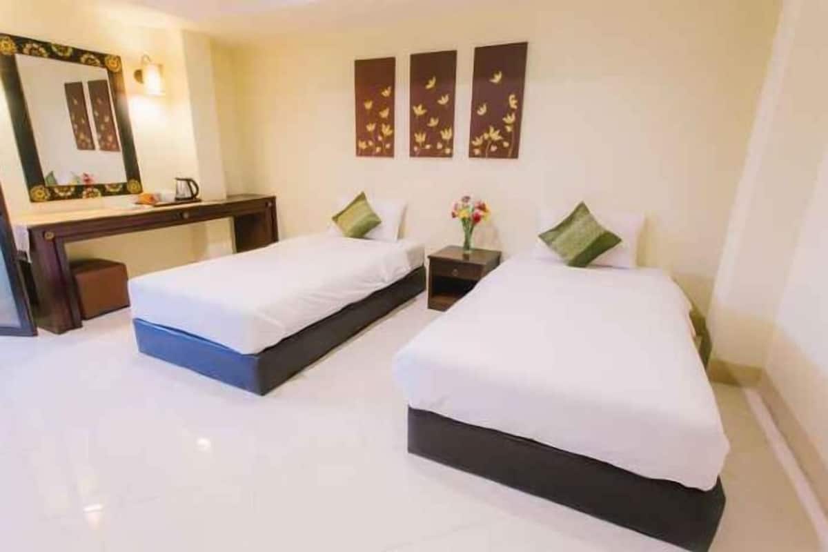 Minibar, desk, free WiFi, bed sheets