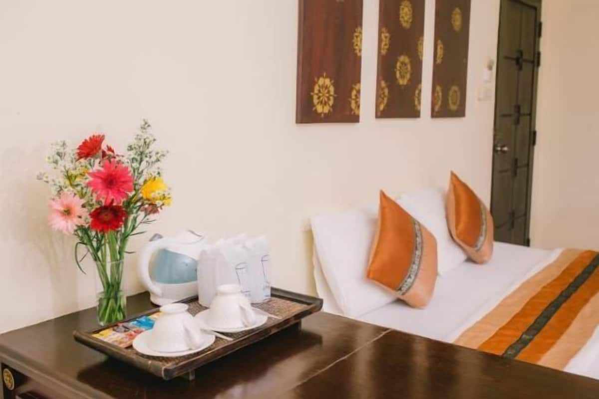 Minibar, escritorio, wifi gratis y ropa de cama