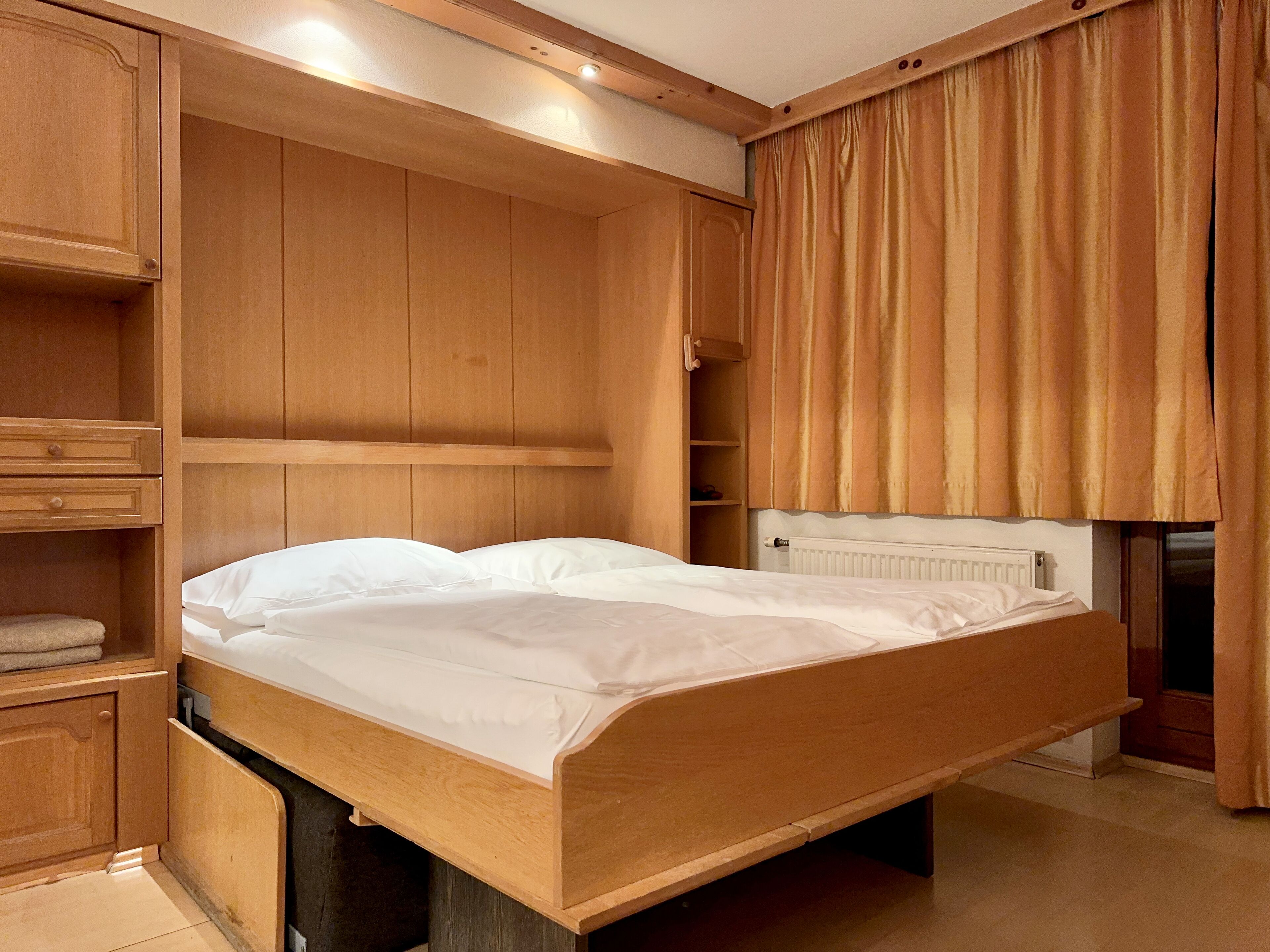 basic studio | in-room safe, iron/ironing board, free wifi, bed sheets