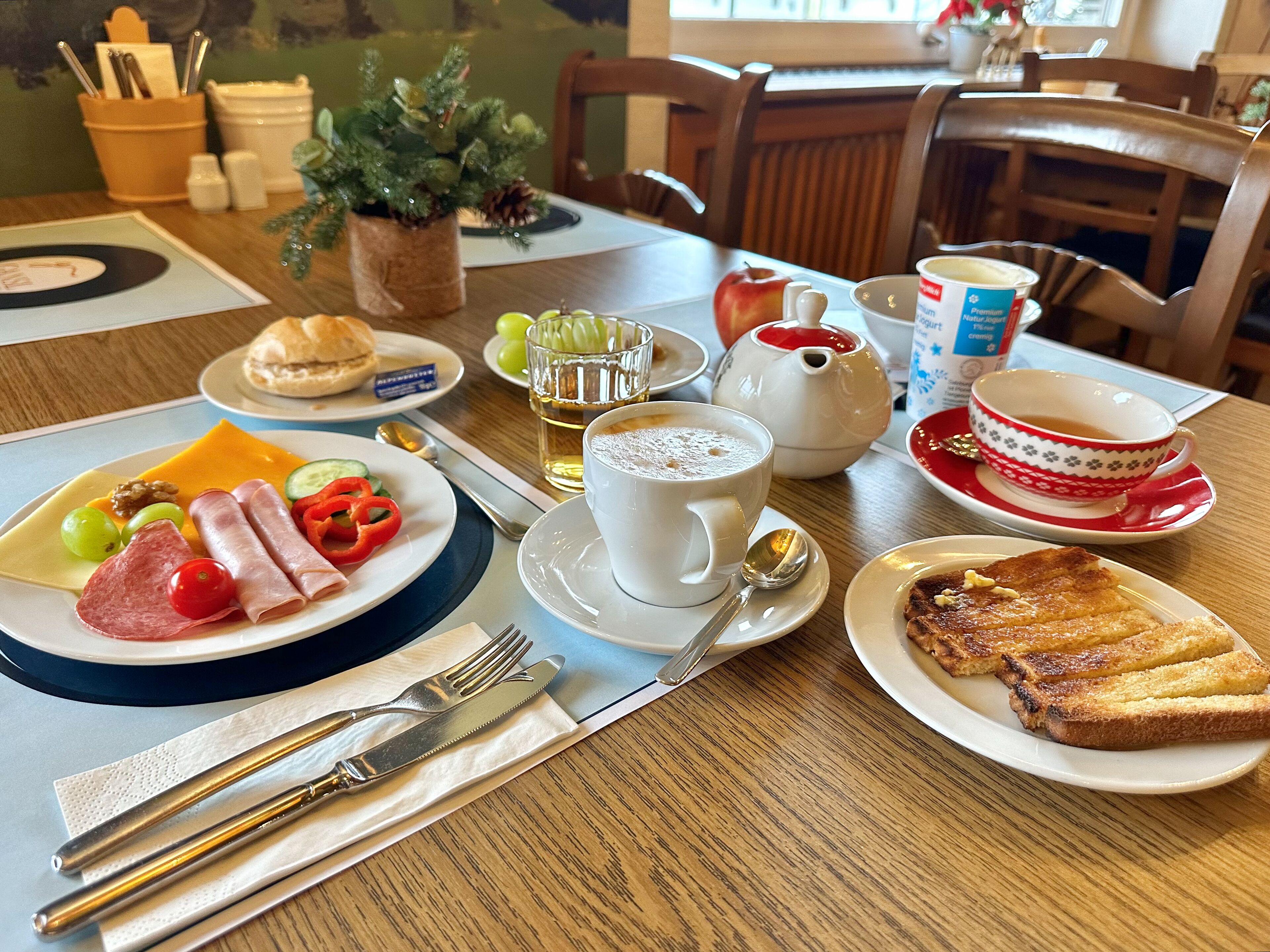 daily continental breakfast (eur 14 per person)