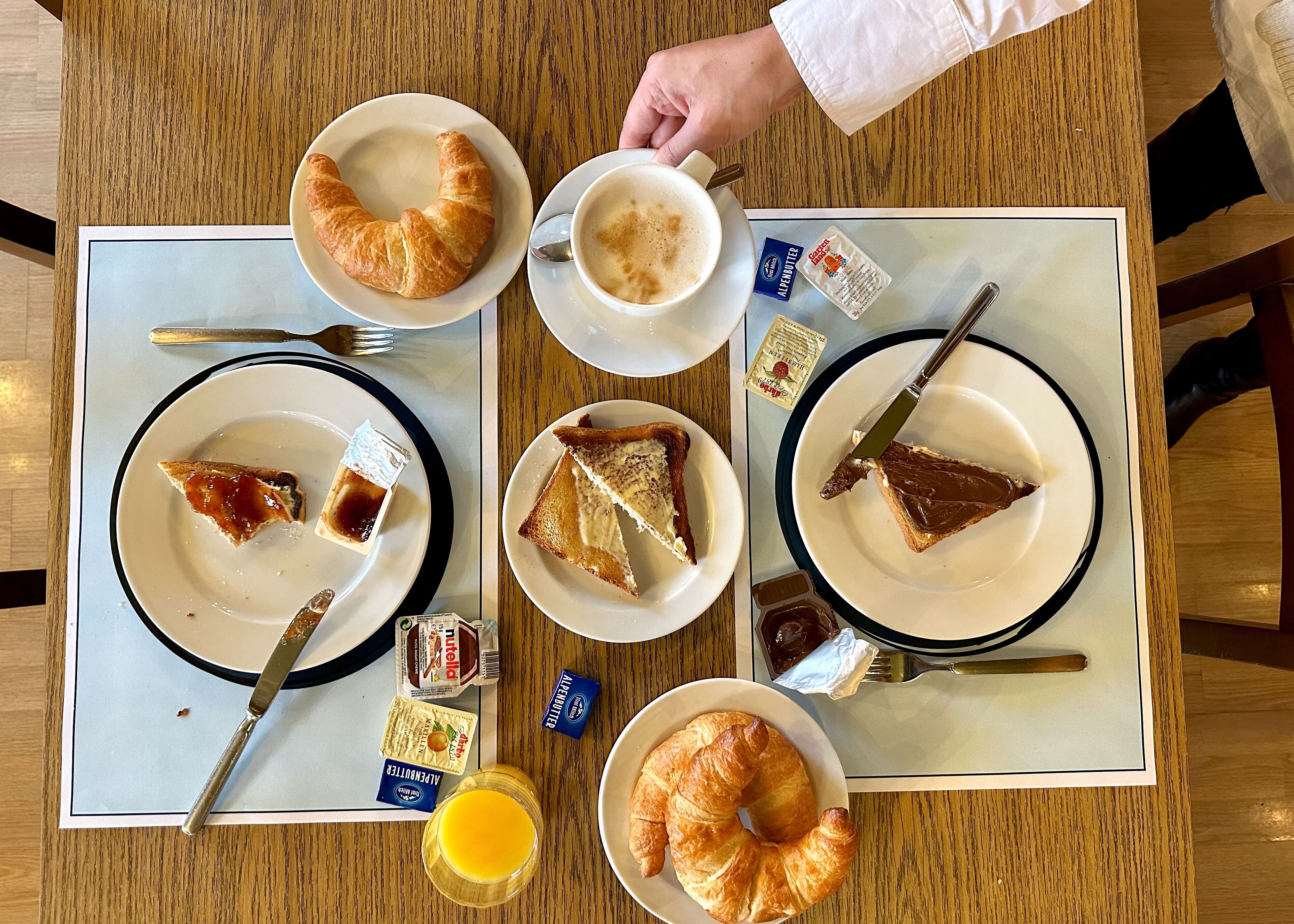 daily continental breakfast (eur 14 per person)