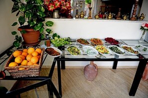 Frukostbuffé varje dag mot avgift
