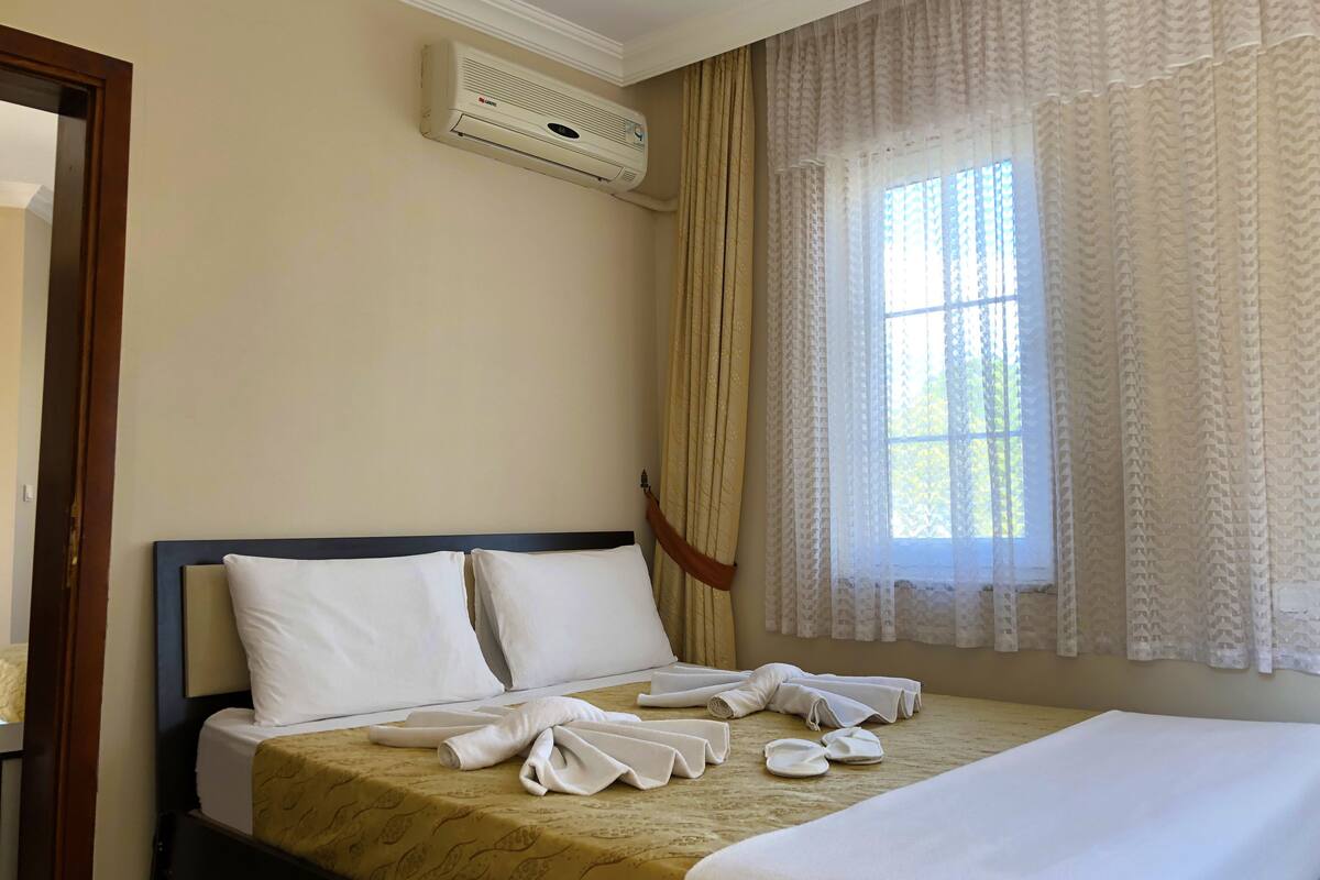 Habitación familiar | Minibar, escritorio, wifi gratis