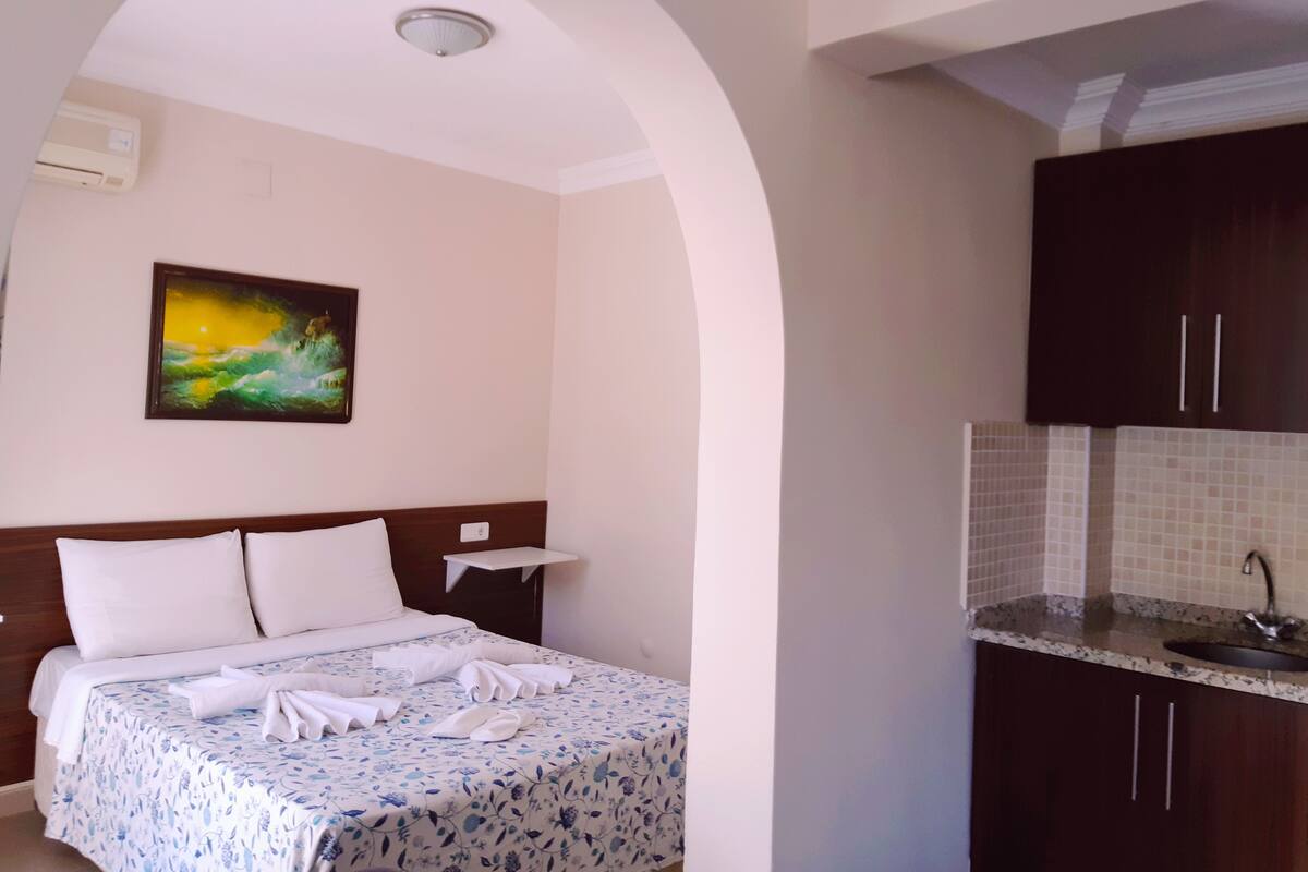 Habitación triple estándar | Minibar, escritorio, wifi gratis