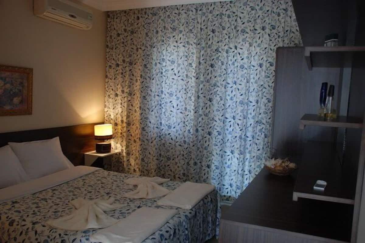 Minibar, desk, free WiFi