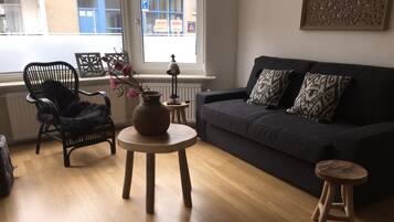 Estudi Comfort, 1 llit doble i sofà llit, cuina, planta baixa | Roba de llit d'alta qualitat i decoració individual