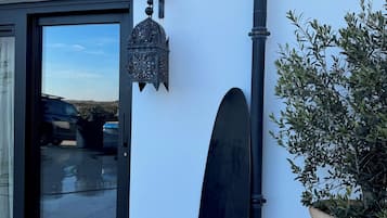 Comfort Studio Suite, 1 Queen Bed | Terrace/patio